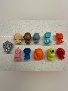 Vintage lot of 9 Gogo’s Crazy bones monster figures